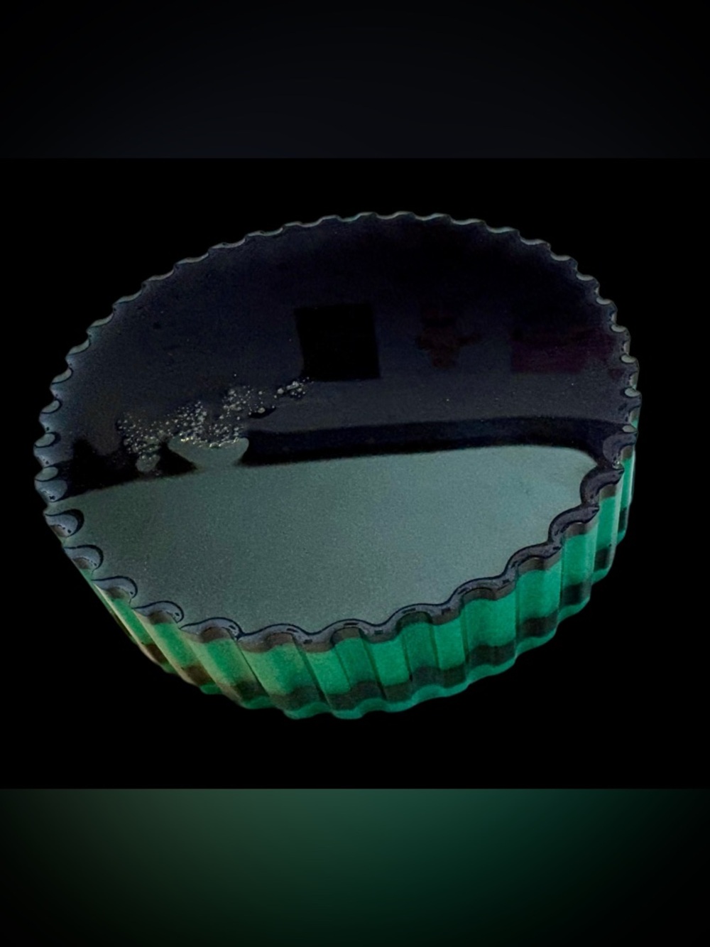 Handmade Resin Skull Trinket Tray / Ashtray Neon Green + Black - Picture 3 of 5